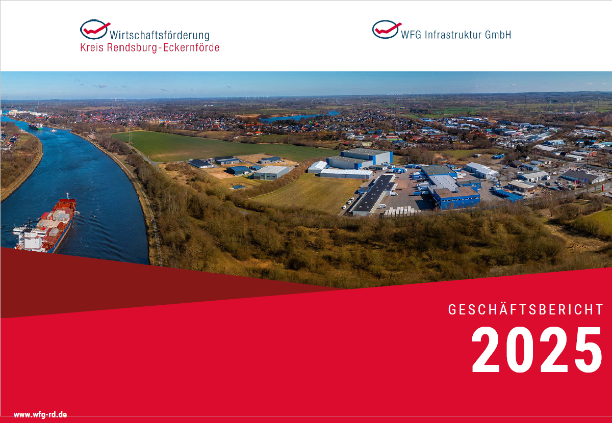 Titelseite des Geschäftsberichtes mit Luftaufnahme vom Nord-Ostsee-Kanal und großer roter Fläche auf der Geschäftsbericht 2025 steht.